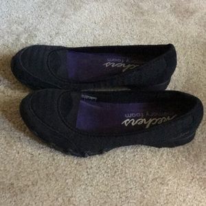 Like New - Skechers Memory Foam Slip Ons